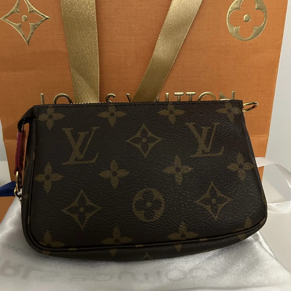 SOLD! Limited Edition Christmas Mini Pochette - Picture 2 of 4